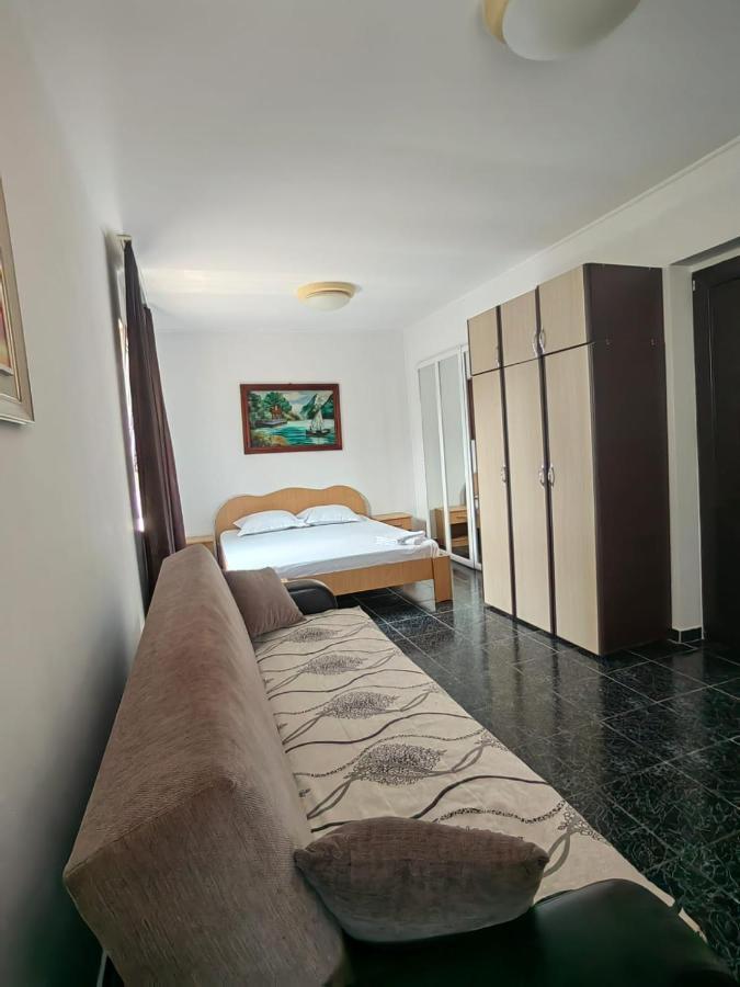 Casa Alexandru Hotel Două Mai Екстериор снимка