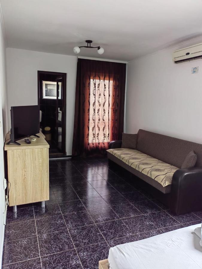 Casa Alexandru Hotel Două Mai Екстериор снимка