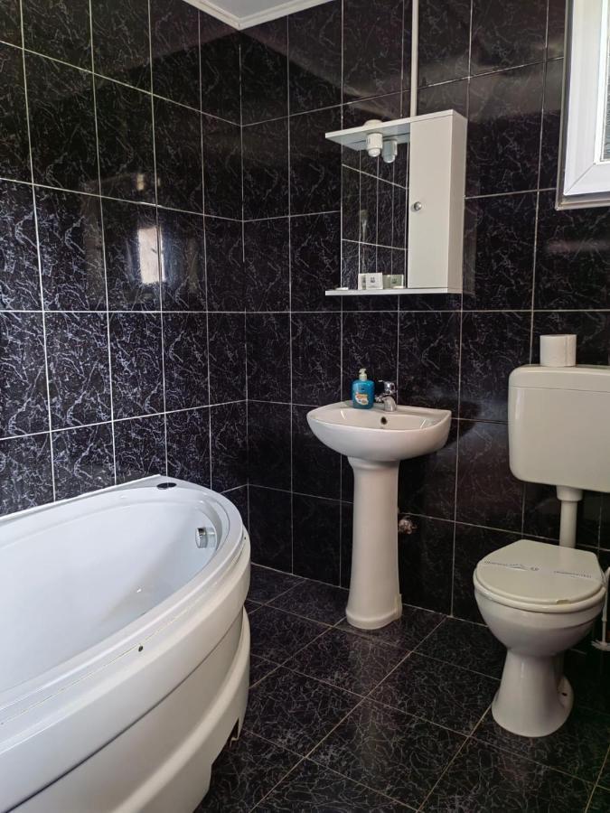 Casa Alexandru Hotel Două Mai Екстериор снимка