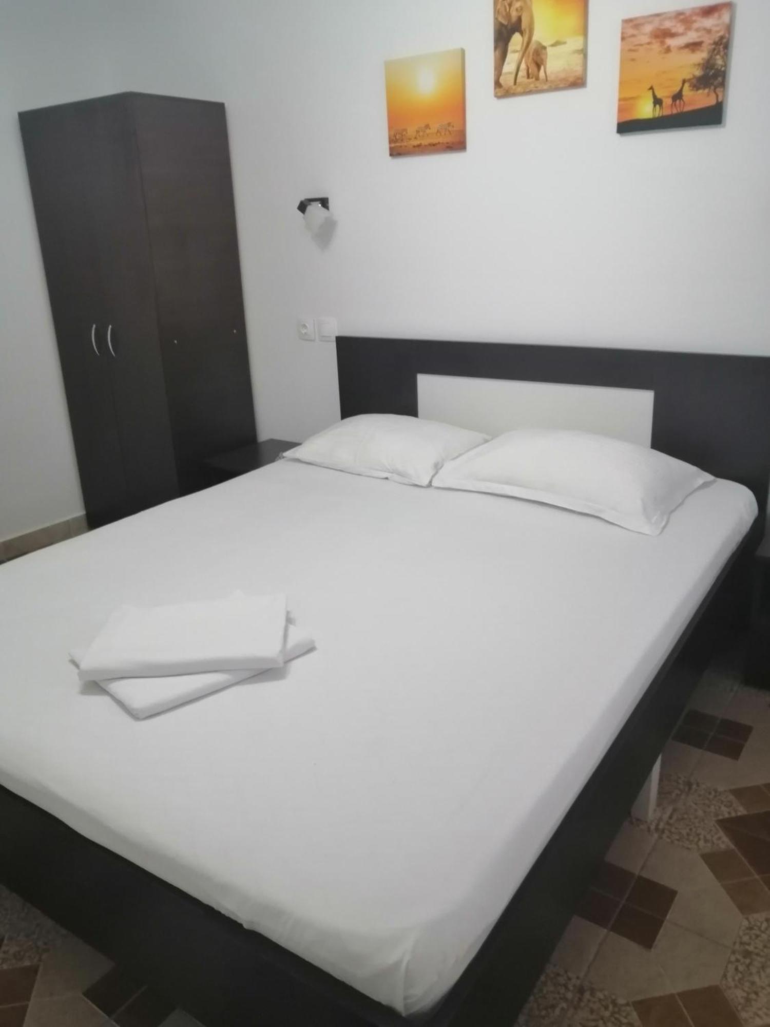 Casa Alexandru Hotel Două Mai Екстериор снимка