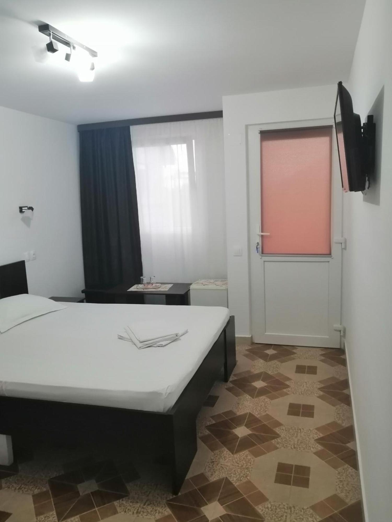 Casa Alexandru Hotel Două Mai Екстериор снимка